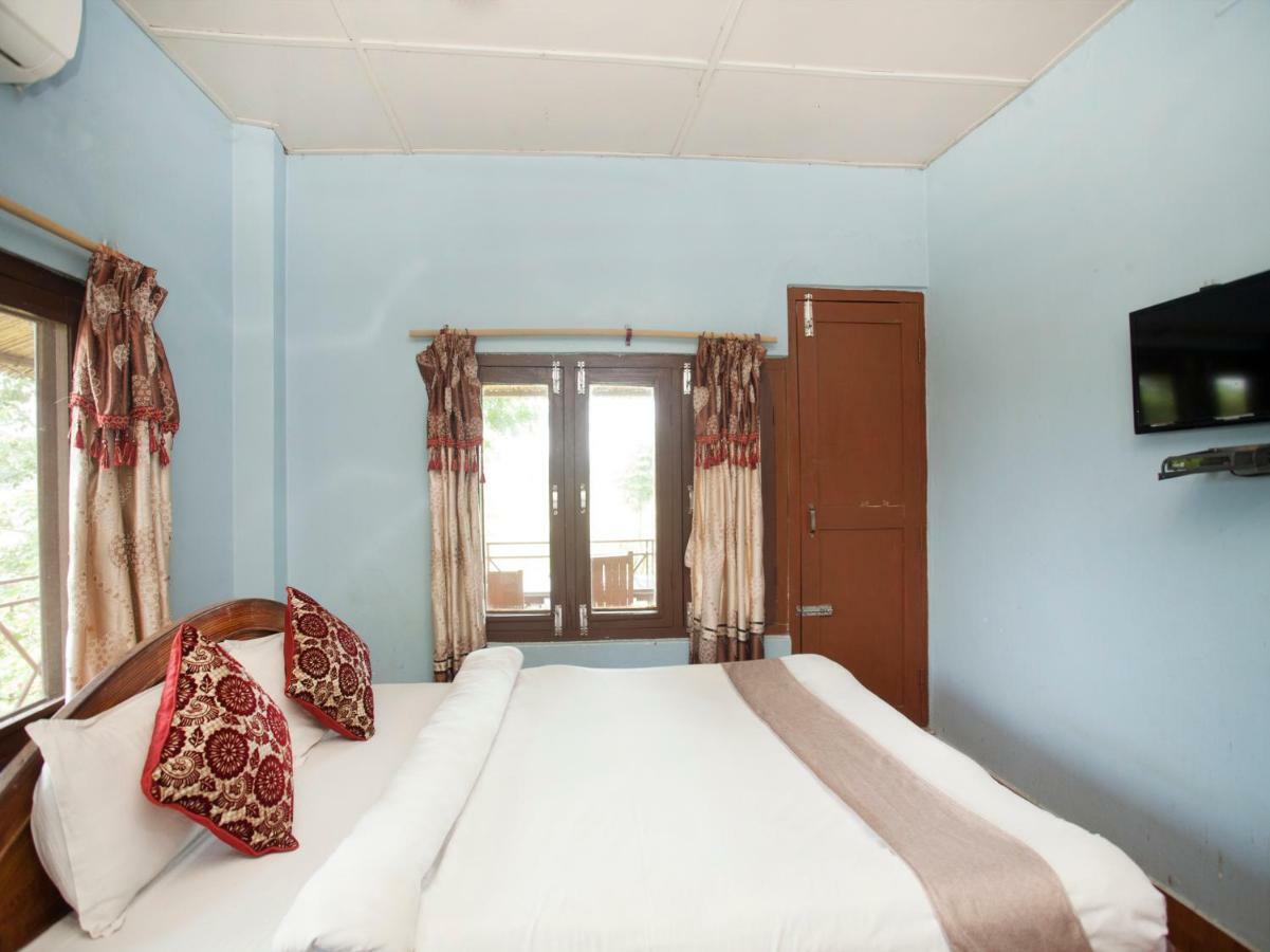 Spot On 486 Hotel Holy Lodge Sauraha Exterior photo