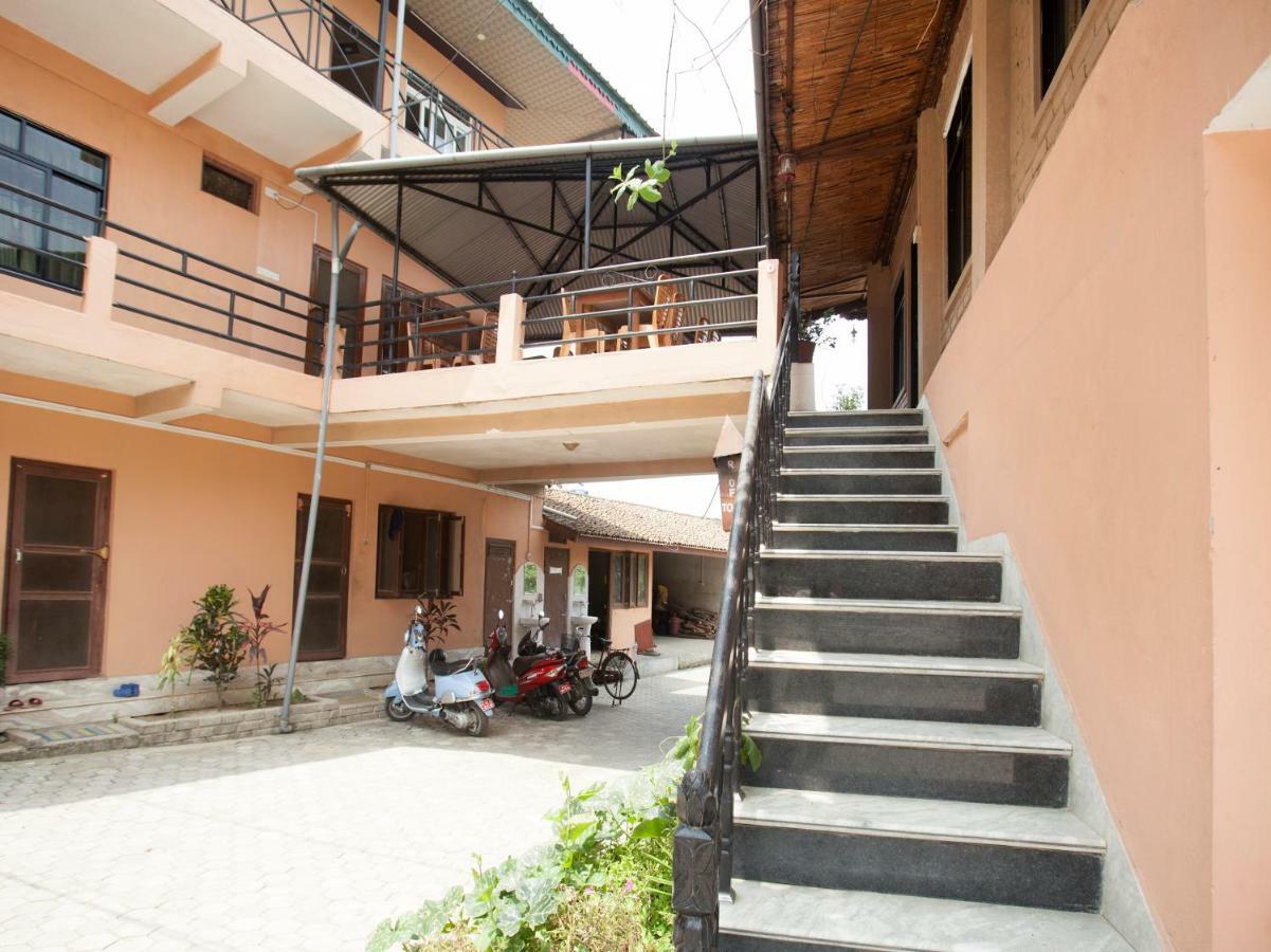 Spot On 486 Hotel Holy Lodge Sauraha Exterior photo