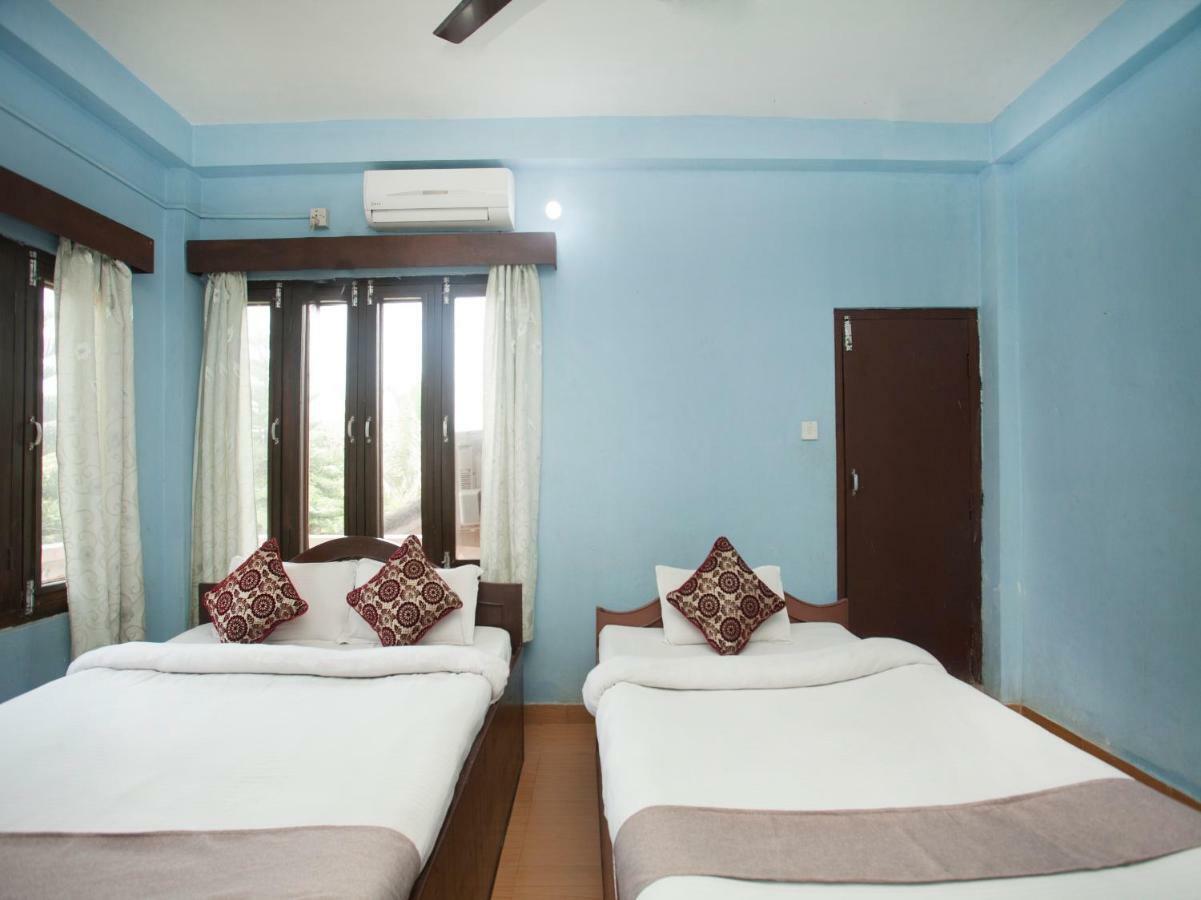 Spot On 486 Hotel Holy Lodge Sauraha Exterior photo
