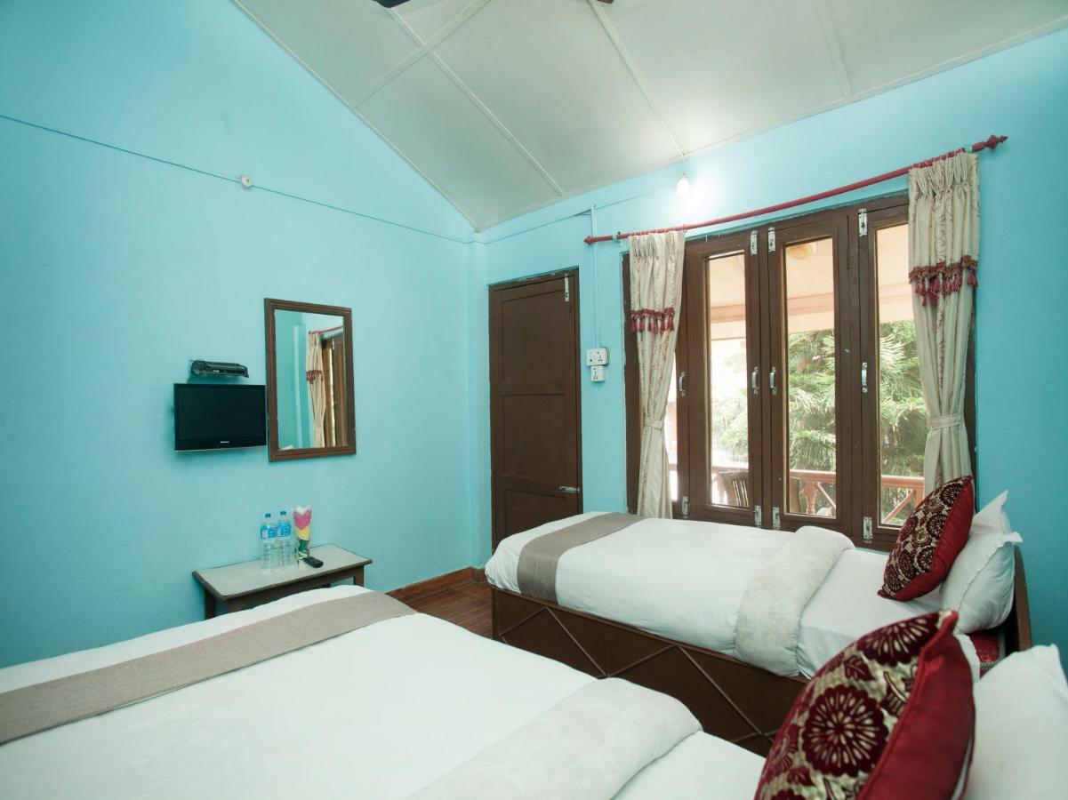 Spot On 486 Hotel Holy Lodge Sauraha Exterior photo