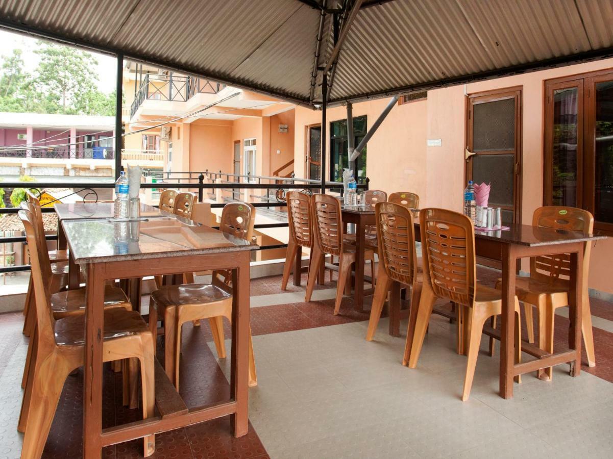 Spot On 486 Hotel Holy Lodge Sauraha Exterior photo