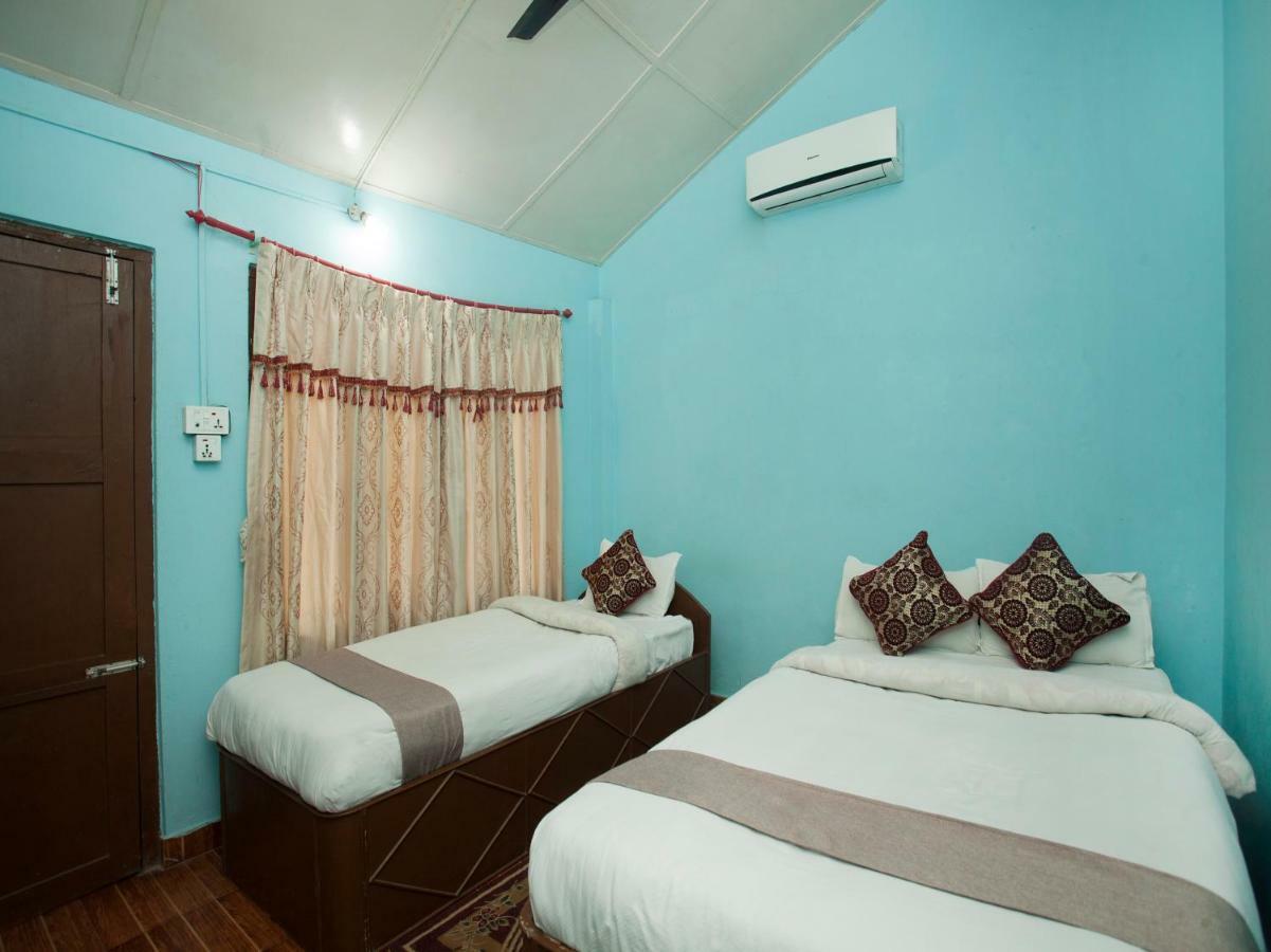 Spot On 486 Hotel Holy Lodge Sauraha Exterior photo