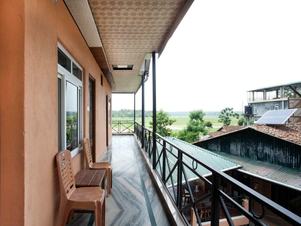 Spot On 486 Hotel Holy Lodge Sauraha Exterior photo
