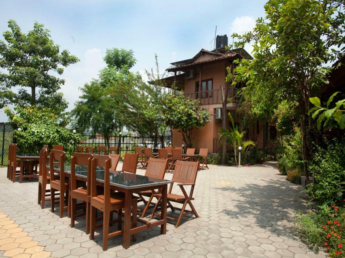 Spot On 486 Hotel Holy Lodge Sauraha Exterior photo