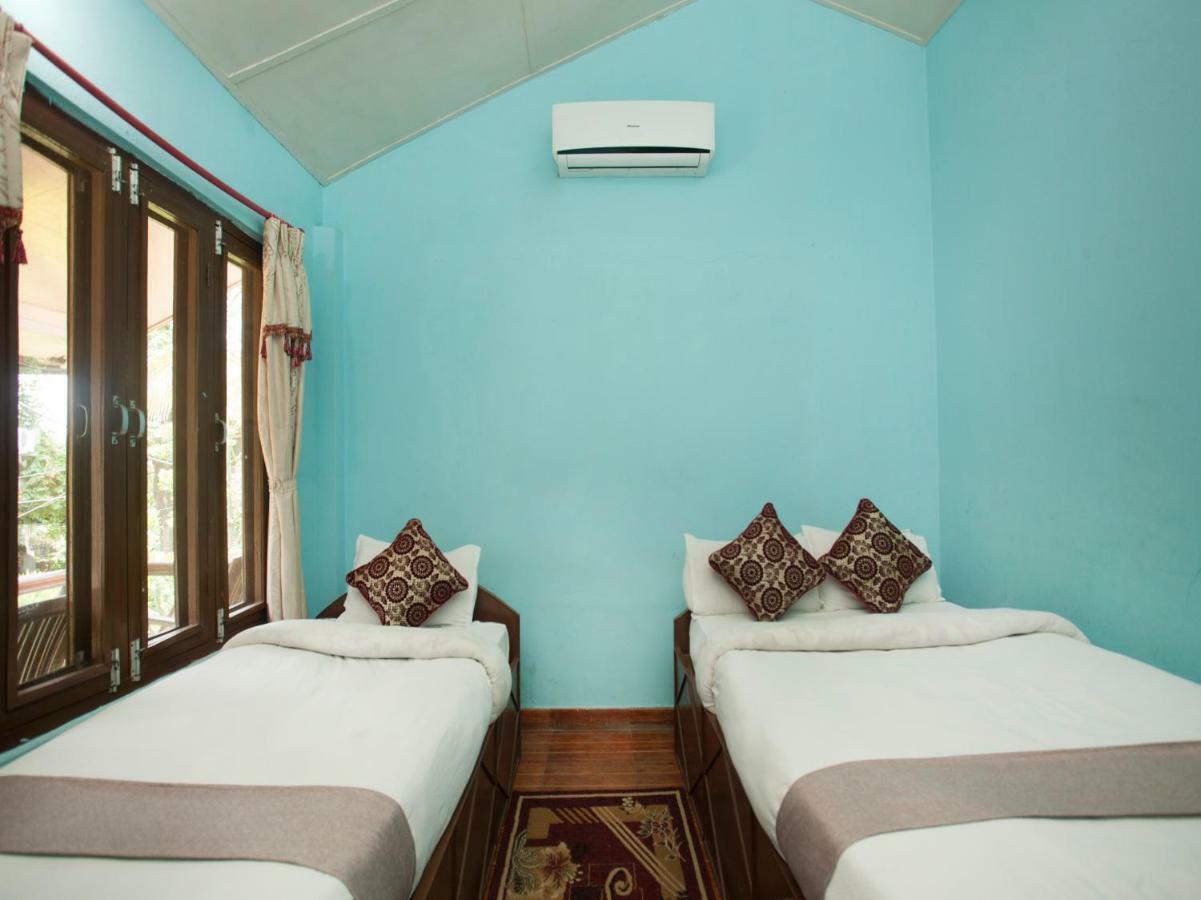 Spot On 486 Hotel Holy Lodge Sauraha Exterior photo