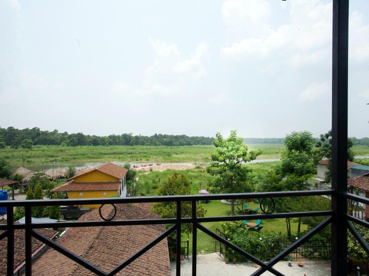 Spot On 486 Hotel Holy Lodge Sauraha Exterior photo