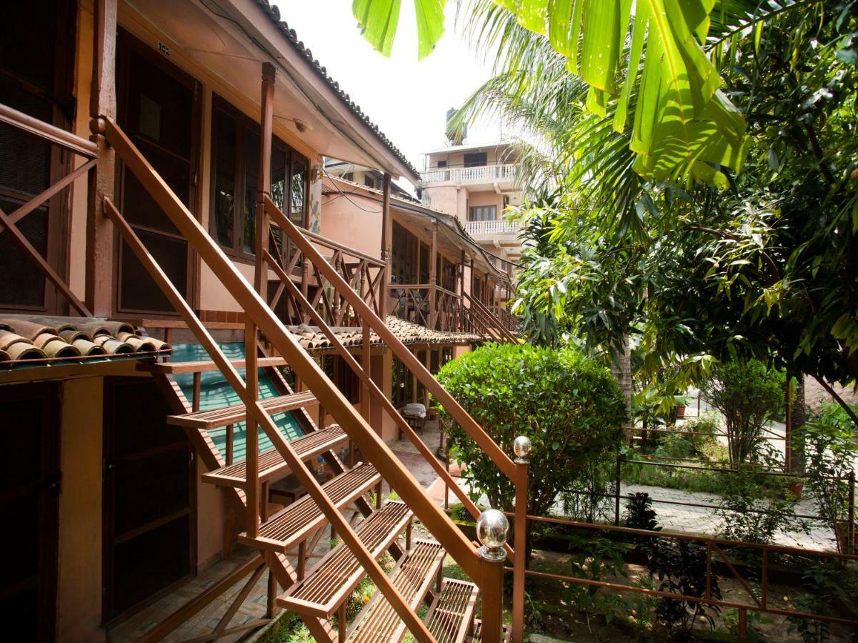 Spot On 486 Hotel Holy Lodge Sauraha Exterior photo