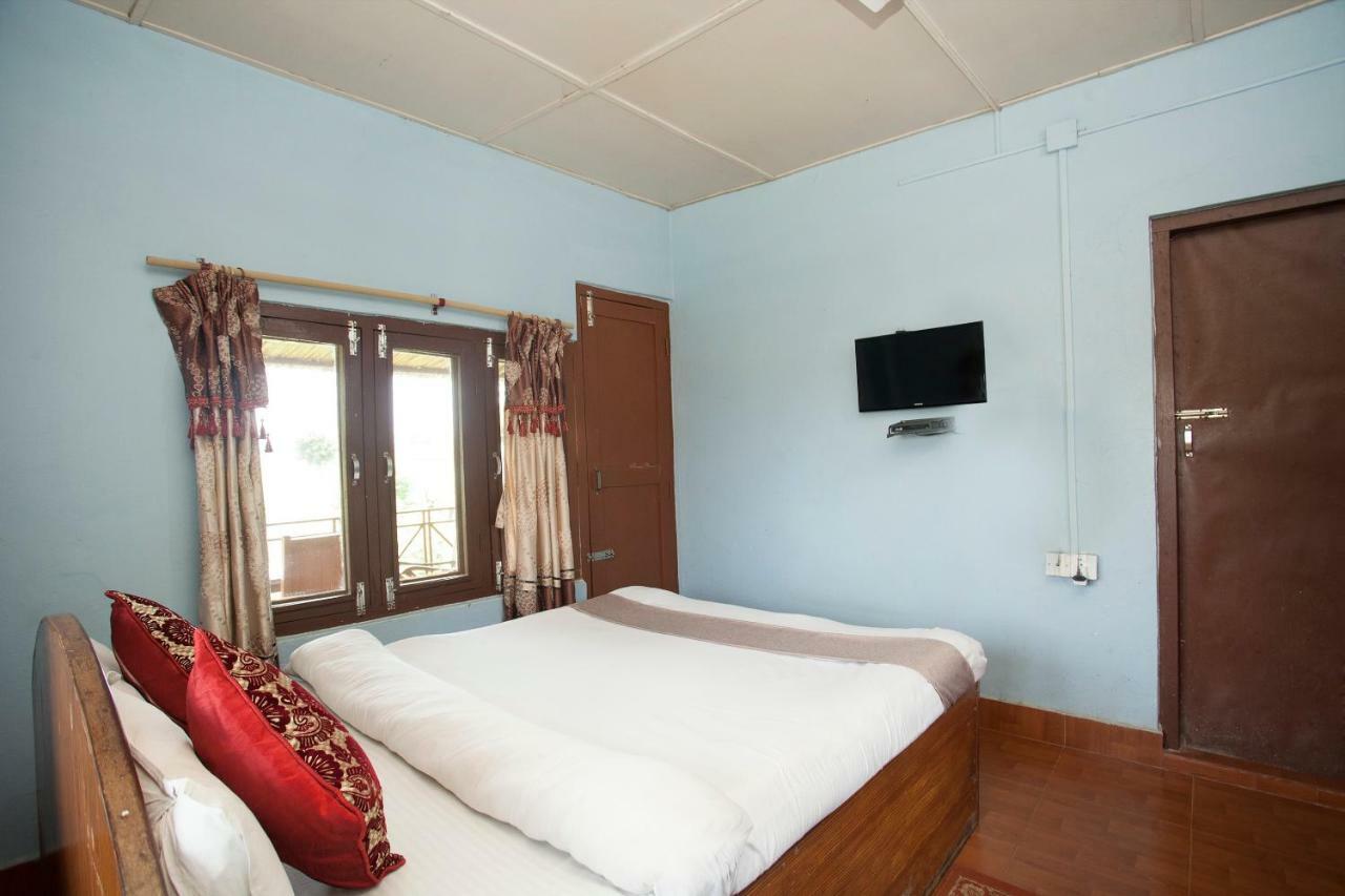 Spot On 486 Hotel Holy Lodge Sauraha Exterior photo